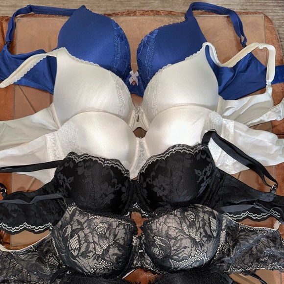 VICTORIA SECRET BRAS - 34DD - Picture 3 of 4